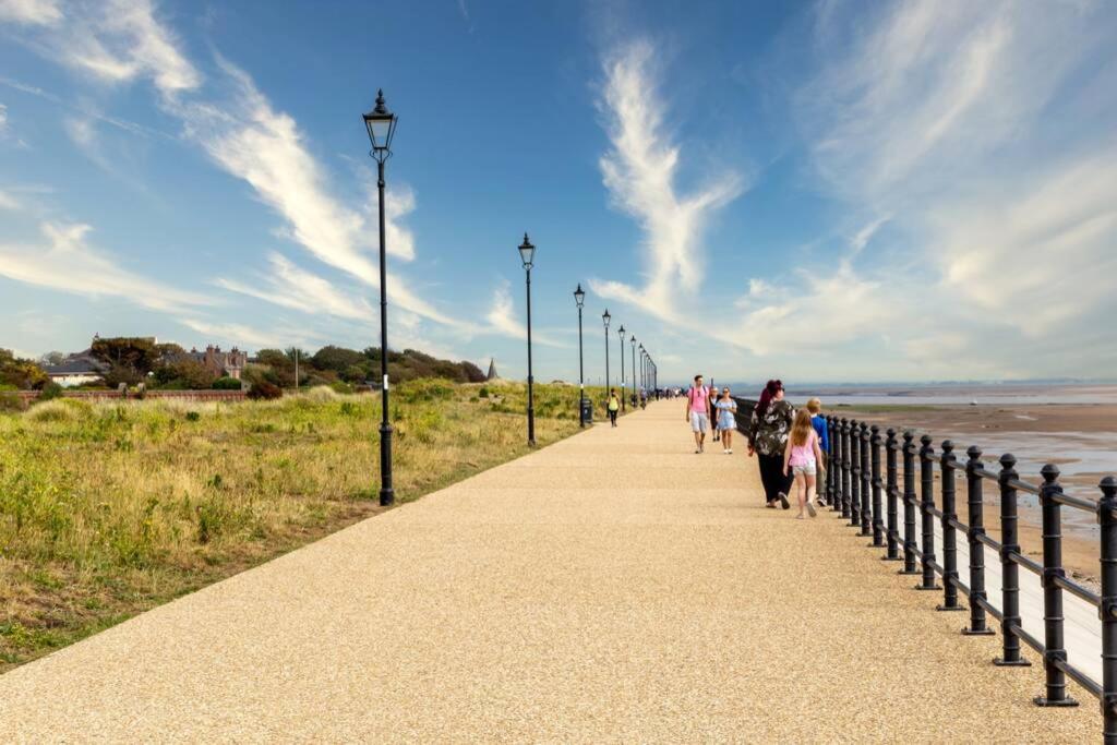 A Charming, Spacious 2 Bedroom Apartment In Lytham Lytham St Annes Bagian luar foto