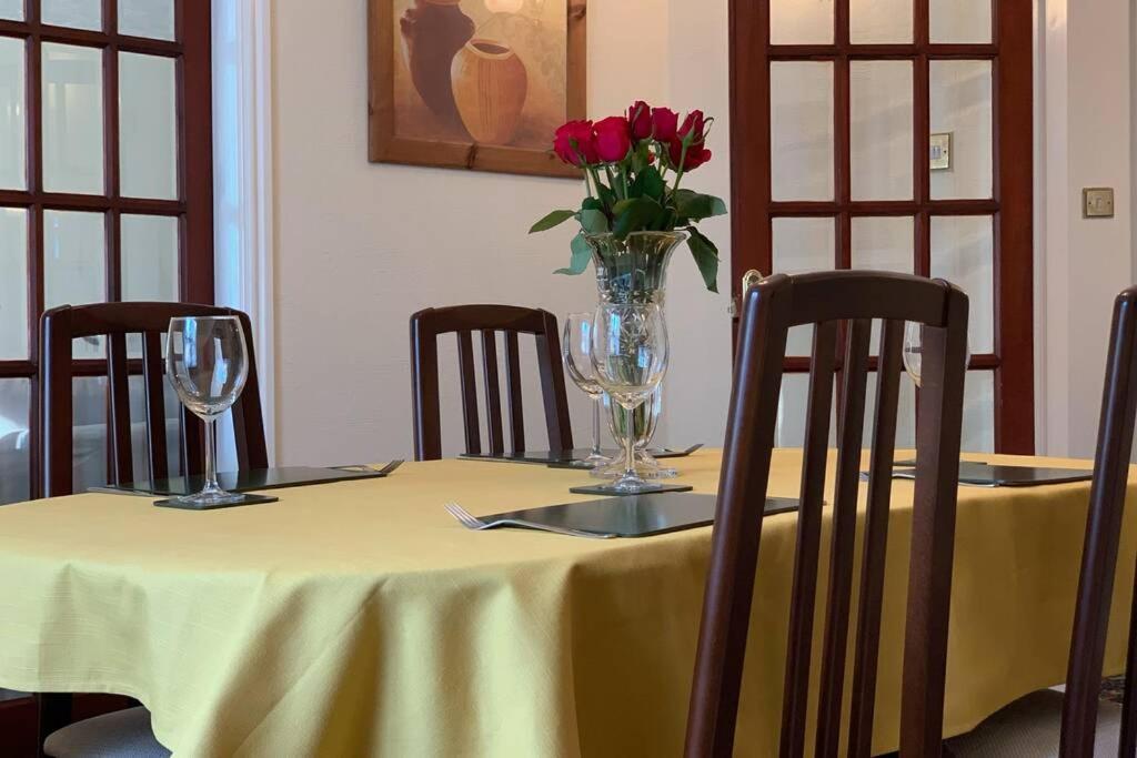 A Charming, Spacious 2 Bedroom Apartment In Lytham Lytham St Annes Bagian luar foto
